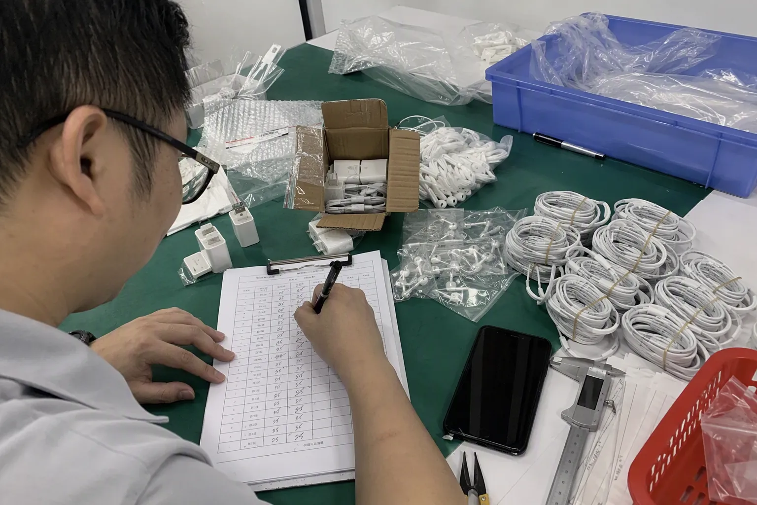 supplier evaluation (from section: Can I combine goods from different Chinese suppliers into one shipment?) — Can I comb